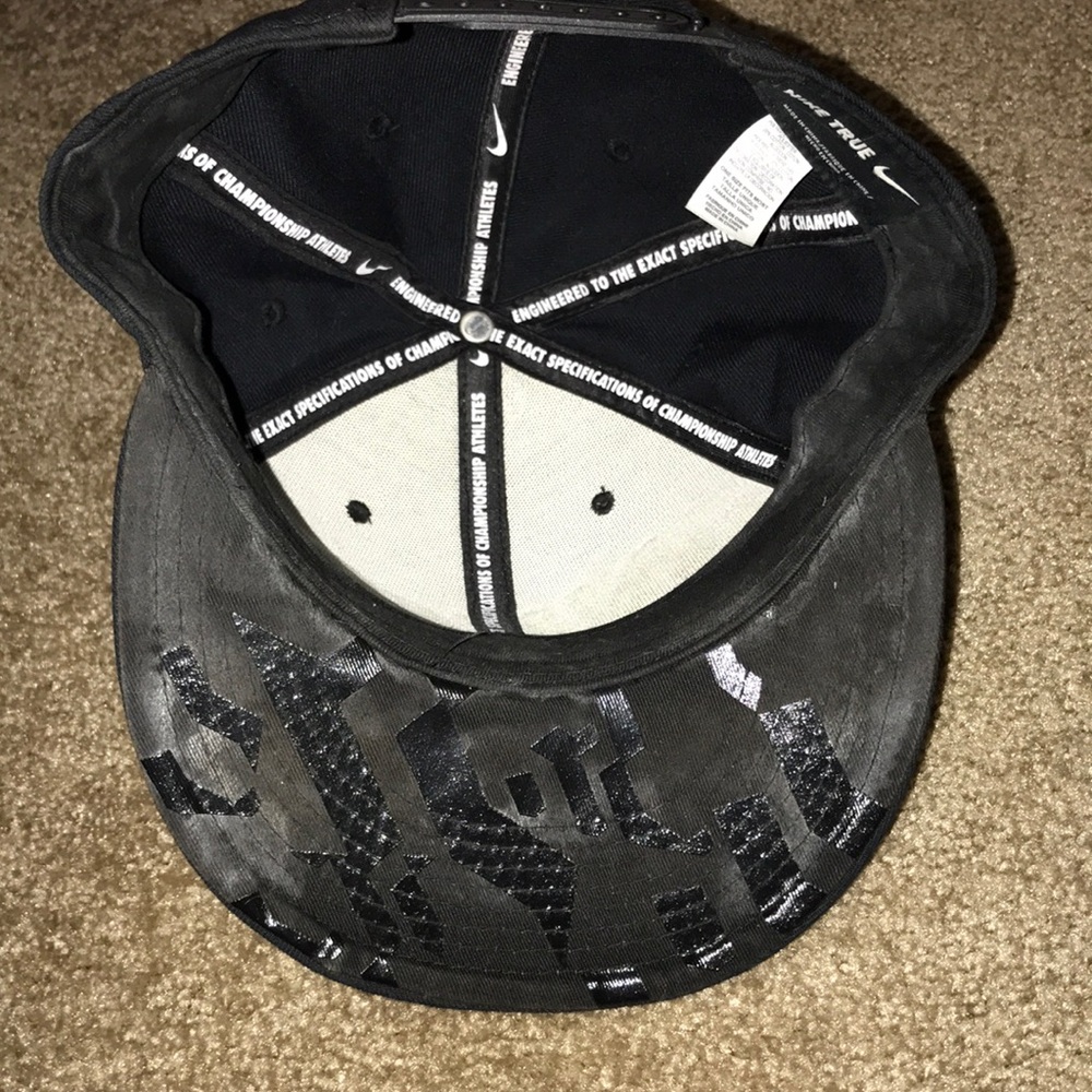 Nike hat - Picture 3 of 3